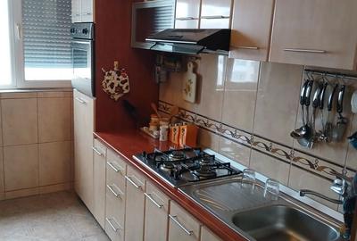 Apartament cu 2 camere decomandat în Micro 20 - 1