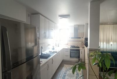 Ap 3 camere Favorit, bloc tip Z, Renovat  / Mobilat - 2