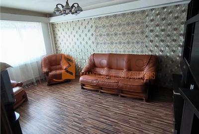 Apartament cu 3 camere decomandat, mobilat în Micro 3 - 3
