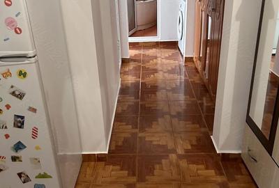 Apartament cu 3 camere decomandat în Traian - 2