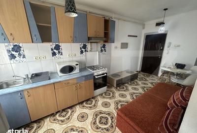 Apartament cu 2 camere decomandat în Micro 15