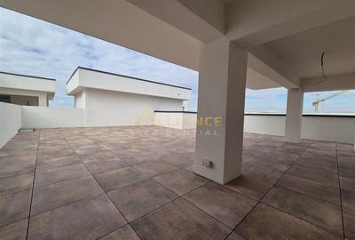 Penthouse cu 3 camere decomandat în Central - 1