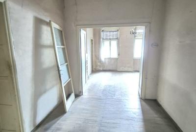 Dorobanti Str. Roma, vanzare apartament 3 camere pe hol locuibil Dorobanti Str. Roma, vanzare apartament 3 camere pe hol locuibil - 2