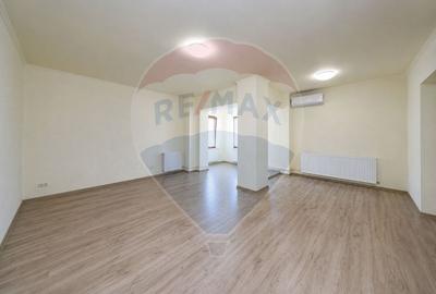 Apartament cu 4 camere decomandat, mobilat în Centrul Civic