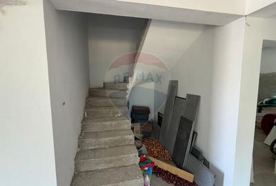 Casă / Vilă cu 5 camere zona Sud - 12