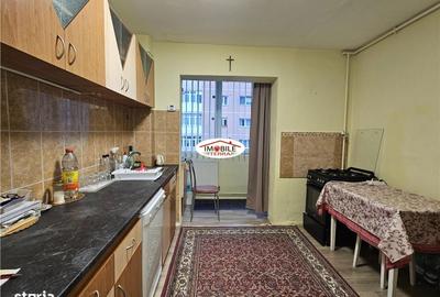 Apartament cu 3 camere decomandat în Vasile Aaron - 13