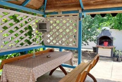 Casă individuală cu 4 camere cu Garaj în Lazu - 1