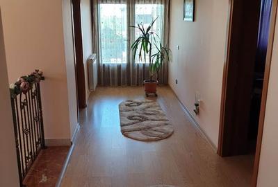 Casă cu 10 camere cu Teren 700 Mp în Obor - 9