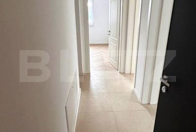 Apartament cu 3 camere decomandat în Tractorul - 2