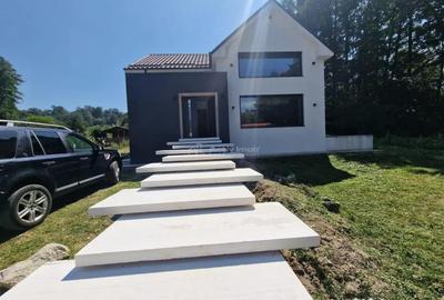 Casă cu 6 camere cu Teren 1400 Mp în Central - 11