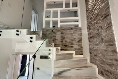 Casa cu 4 dormitoare, 4 bai si 2 bucatarii, terasa si beci  de vanzare in Oradea - 20