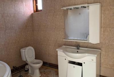 Casă cu 7 camere cu Teren 490 Mp în Central - 2