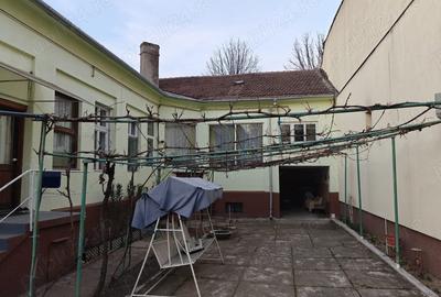 Casă cu 4 camere cu Teren 600 Mp în Intim - 1