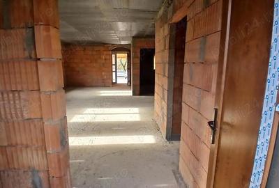 Casă cu 3 camere cu Teren 5581 Mp în Zorile - 13