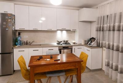 Apartament cu 3 camere decomandat în Titan - 2