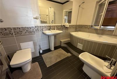 Apartament cu 3 camere decomandat în Central - 9