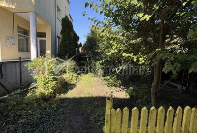 Apartament cu 5 camere semidecomandat în Central