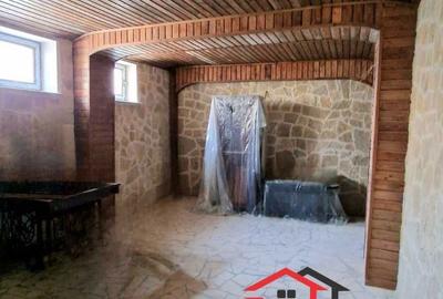 Casă cu 4 camere în Central - 1