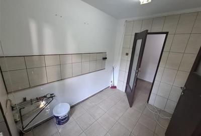 Gh Lazar- Favorit, 3 camere, parter cu centrala proprie - 6