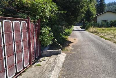 Casă cu 4 camere cu Teren 1000 Mp în Central - 1