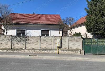 Casă cu 3 camere cu Teren 439 Mp în Central - 1