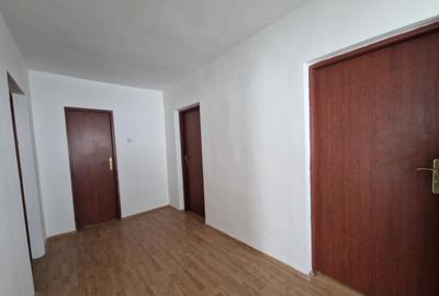 Casa spa?ioasa in comuna Recea, intr-o zona lini?tit? - 9