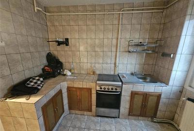 Apartament cu 2 camere semidecomandat în Micro I - 12