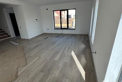 Casă individuală cu 4 camere cu Canalizare în Ștefăneștii Noi - 8