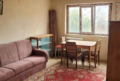 Decomandat, 2 camere, Bd.DACIA, stradal, deasupra la notariat. - 2
