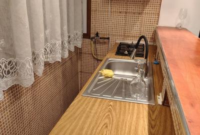 Eroii Revolutiei, doua minute metrou - 11