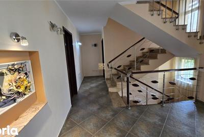 Casă cu 6 camere cu Teren 700 Mp în Vama - 15
