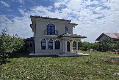 Casă cu 6 camere cu Teren 1042 Mp în Central - 1