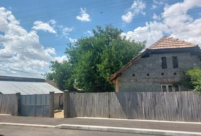 Casă cu 4 camere în Central - 1