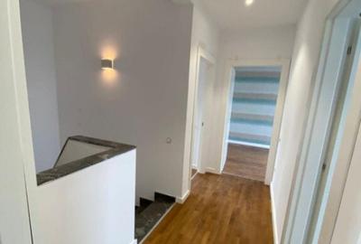 Casă cu 5 camere cu Teren 175 Mp în Pipera