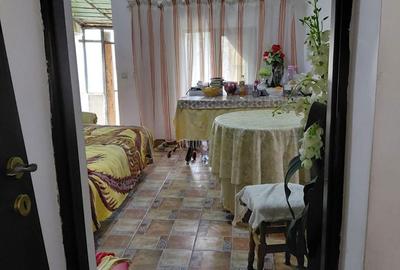 Casă cu 10 camere cu Teren 400 Mp în Central