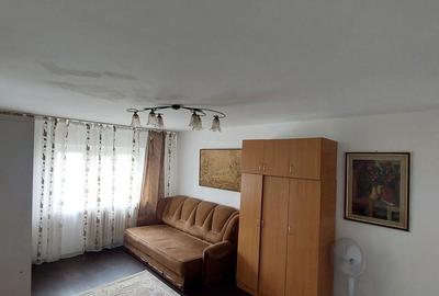 Garsonieră decomandată în Baza 3 - 4