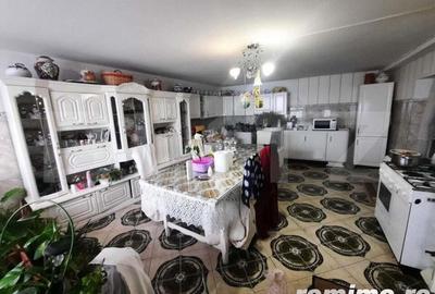 Casă cu 12 camere cu Teren 1050 Mp în Steaua