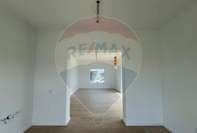 Casa / Vila cu 4 camere de vanzare Casa / Vila cu 4 camere de vanzare - 3