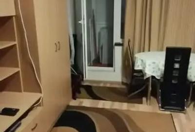 Garsonieră decomandată, mobilată în Vitan
