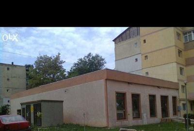 Spațiu comercial, de 350 mp, în Central - 4