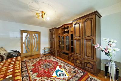 Apartament 3 camere de închiriat – Arad, cartier Confecții la parter