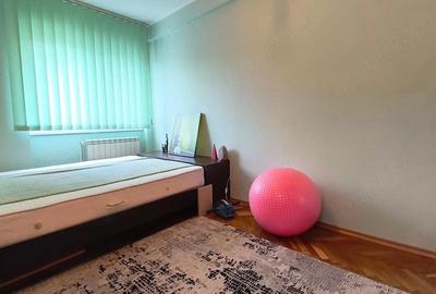 Apartament cu 3 camere semidecomandat în Gojdu - 2