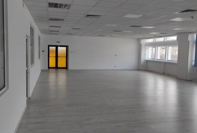 Spațiu comercial, de 100 mp, în Central - 3
