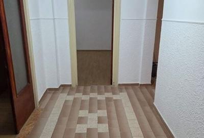 De inchiriat apartament cu 4 camere nemobilat , Mall Vitan sector3 De inchiriat apartament cu 4 camere nemobilat , Mall Vitan sector3 - 4