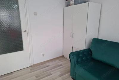 Apartament cu 3 camere semidecomandat în Central - 1