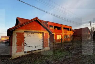 Casă cu 4 camere cu Teren 1000 Mp în Peciu Nou - 10