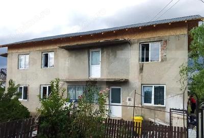 Casă cu 3 camere cu Teren 696 Mp în Brazi