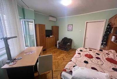 Garsonieră decomandată în 1 Mai - 3