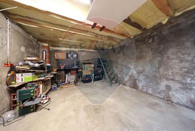 2 case cu curte proprie - locatie centrala - 19