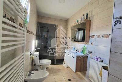 Casă cu 5 camere cu Canalizare în Peciu Nou - 1